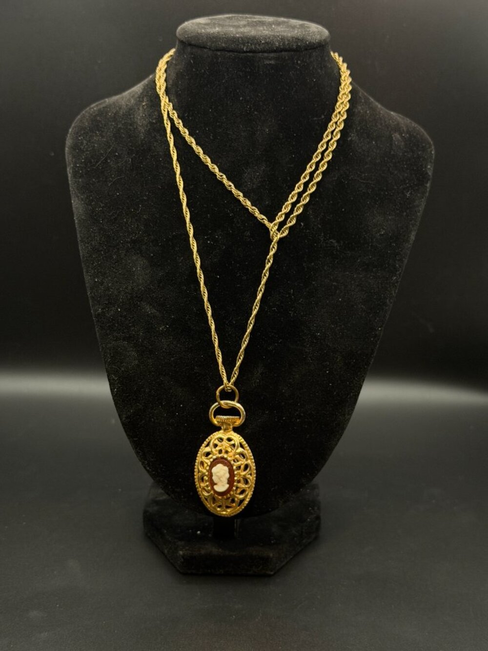Vintage Gold Tone Cameo Pendant Necklace Victorian Revival Resin Cameo